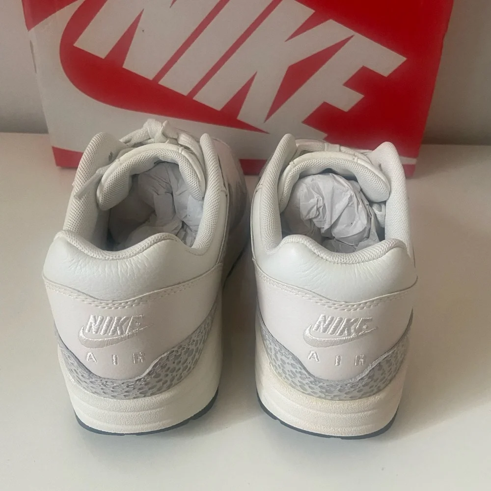 Nike Air Max 1 Safari Summit White phantom Women's Sneakers Size 7 (FB5059-100)